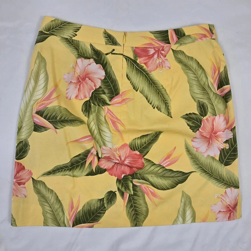 Tommy Bahama Size 6 Yellow Floral Print Skirt Side Vents Hidden Back Zipper